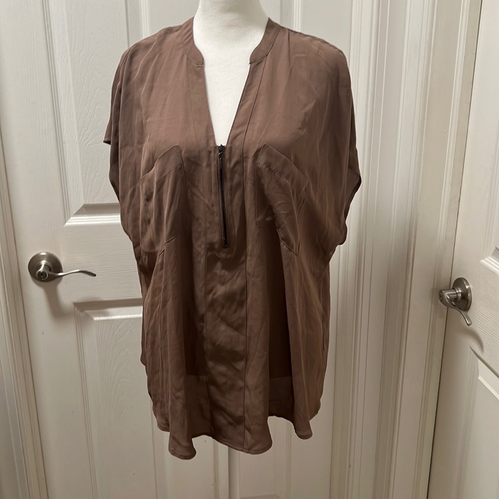 Blouse  Brand Torrid Beige Color Size 00